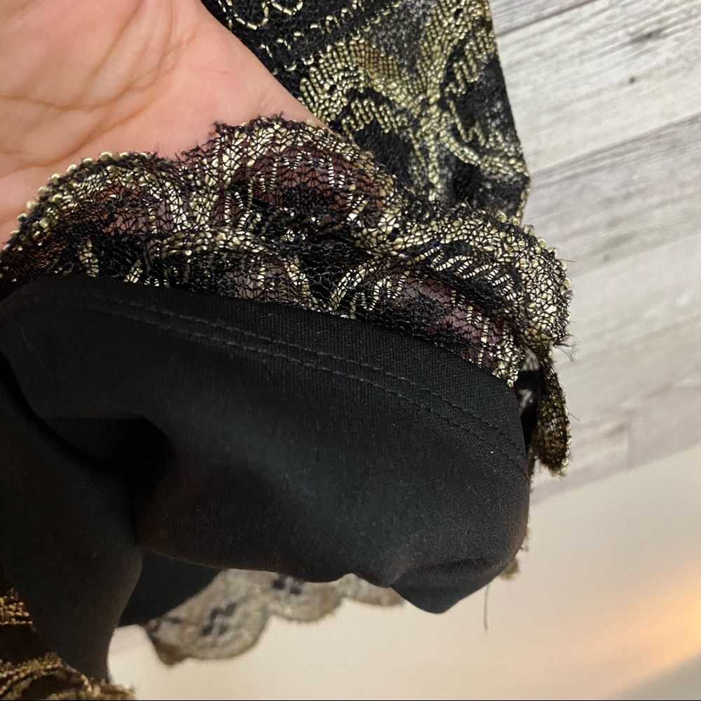 Cato lace form fitting dress - Picture 6 of 7